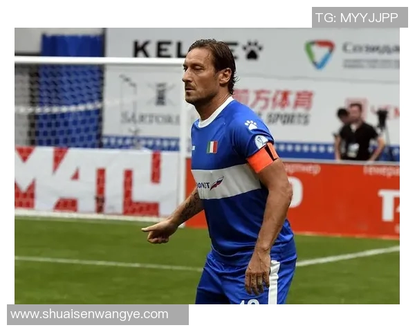 足球明星中的传奇人物从托蒂到托雷斯的辉煌历程与成就解析